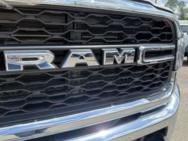 2024 RAM Ram 5500 Chassis Cab RAM 5500 TRADESMAN CHASSIS REGULAR CAB 4X4 60 CA 2024 RAM Ram 5500 Chassis Cab RAM 5500 TRADESMAN CHASSIS REGULAR CAB 4X4 60 CA