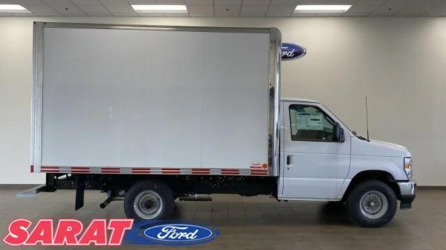 2024 Ford E-350 Cutaway E-350 SRW 138 WB