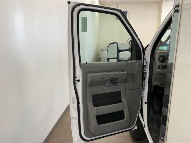 2024 Ford E-350 Cutaway E-350 SRW 138 WB