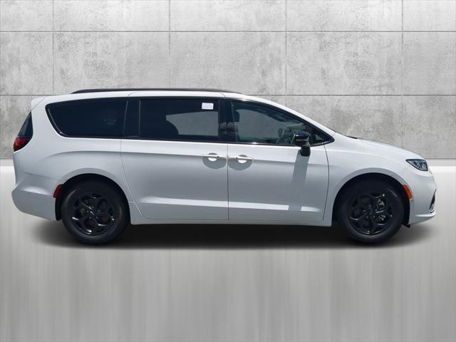 2024 Chrysler Pacifica Hybrid PACIFICA PLUG-IN HYBRID PREMIUM S APPEARANCE