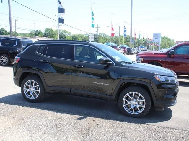 2024 Jeep Compass COMPASS LATITUDE LUX 4X4