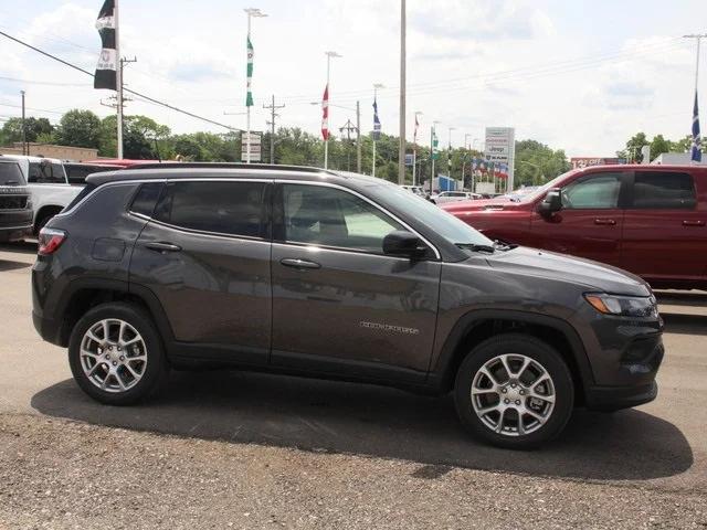 2024 Jeep Compass COMPASS LATITUDE LUX 4X4