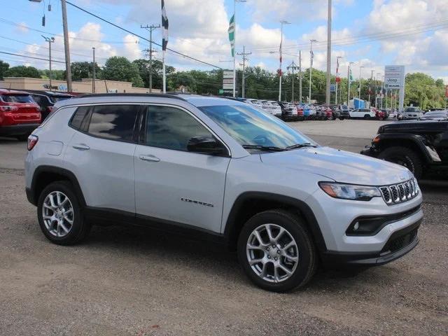 2024 Jeep Compass COMPASS LATITUDE LUX 4X4