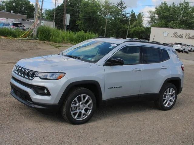 2024 Jeep Compass COMPASS LATITUDE LUX 4X4