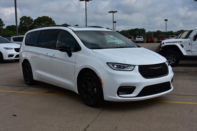 2024 Chrysler Pacifica Hybrid PACIFICA PLUG-IN HYBRID PREMIUM S APPEARANCE