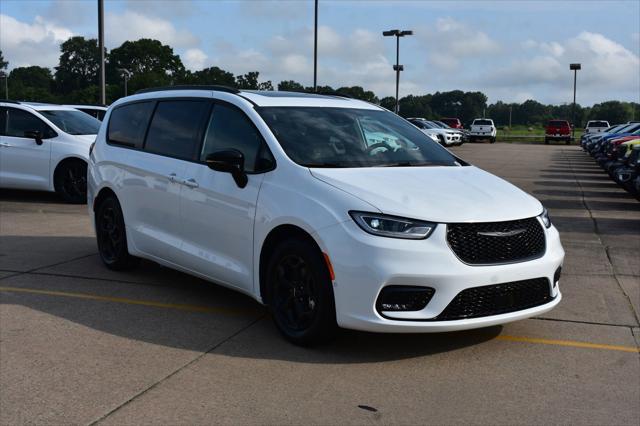 2024 Chrysler Pacifica Hybrid PACIFICA PLUG-IN HYBRID PREMIUM S APPEARANCE