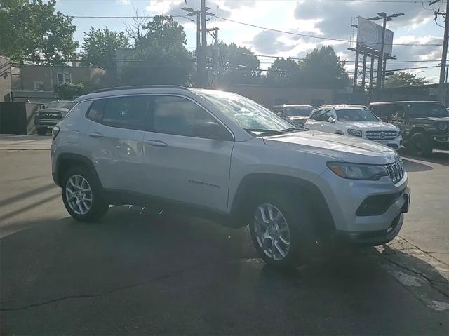 2024 Jeep Compass COMPASS LATITUDE LUX 4X4