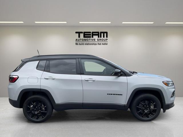 2024 Jeep Compass COMPASS LATITUDE 4X4