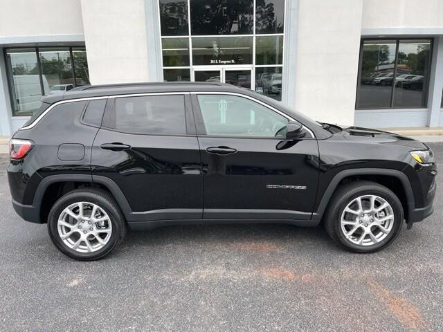 2024 Jeep Compass COMPASS LATITUDE LUX 4X4