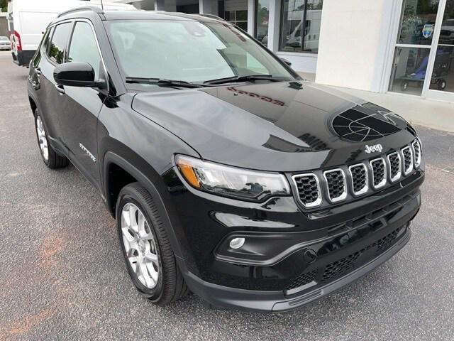 2024 Jeep Compass COMPASS LATITUDE LUX 4X4