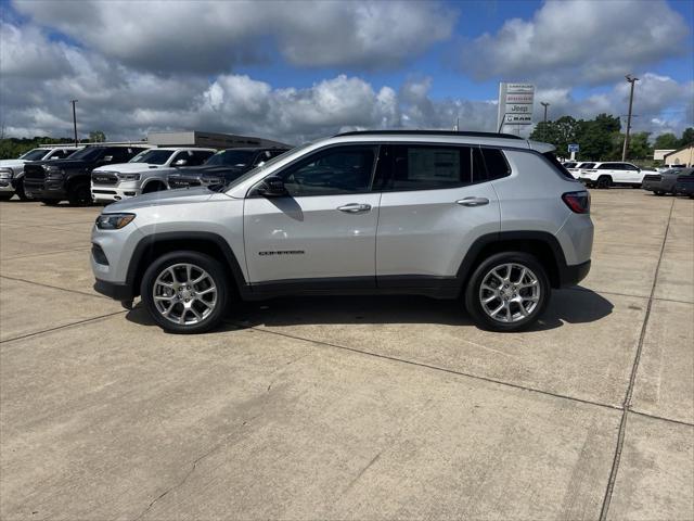 2024 Jeep Compass COMPASS LATITUDE LUX 4X4