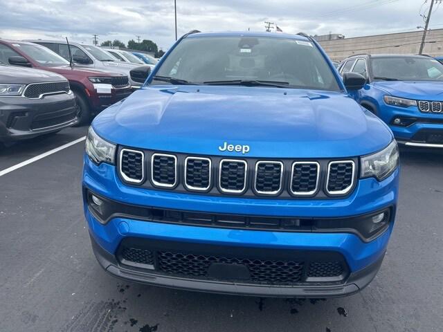 2024 Jeep Compass COMPASS LATITUDE LUX 4X4