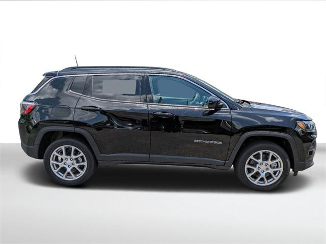 2024 Jeep Compass COMPASS LATITUDE LUX 4X4