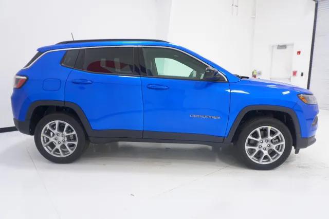 2024 Jeep Compass COMPASS LATITUDE 4X4