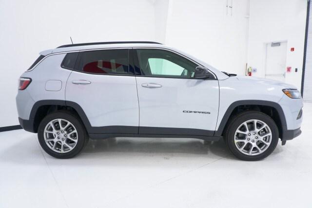 2024 Jeep Compass COMPASS LATITUDE LUX 4X4