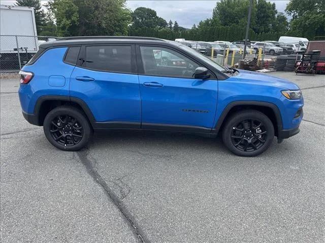 2024 Jeep Compass COMPASS LATITUDE 4X4