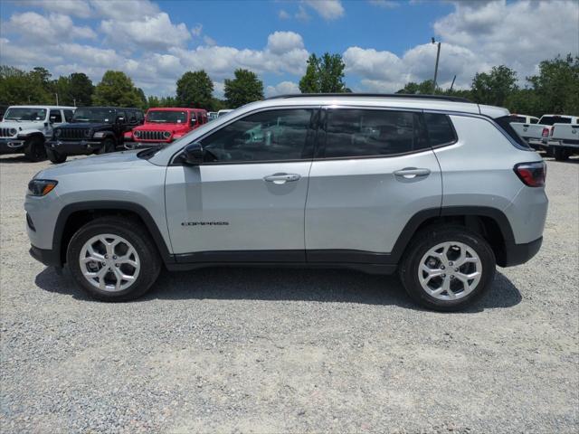 2024 Jeep Compass COMPASS LATITUDE 4X4