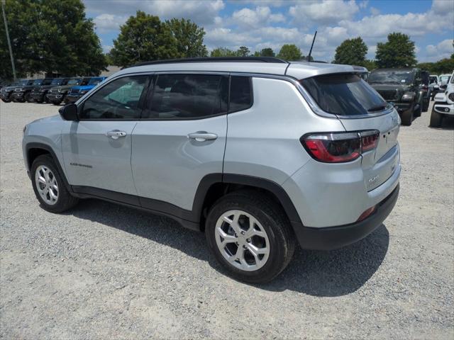 2024 Jeep Compass COMPASS LATITUDE 4X4