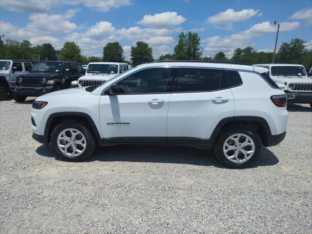 2024 Jeep Compass COMPASS LATITUDE 4X4