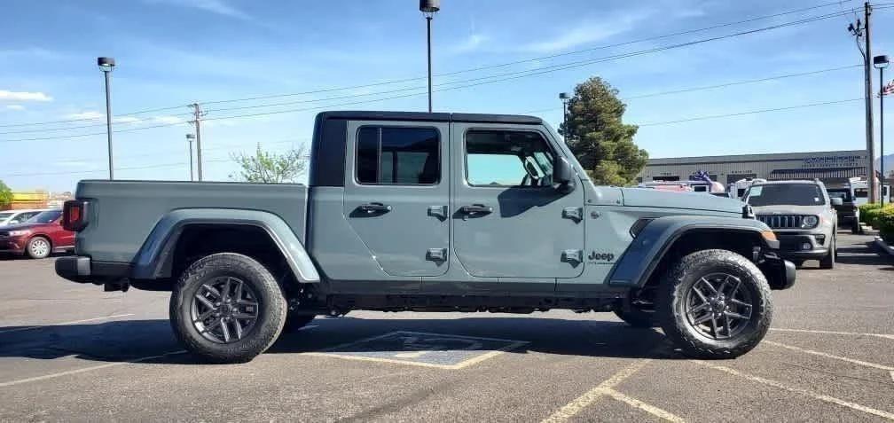 2024 Jeep Gladiator GLADIATOR SPORT S 4X4