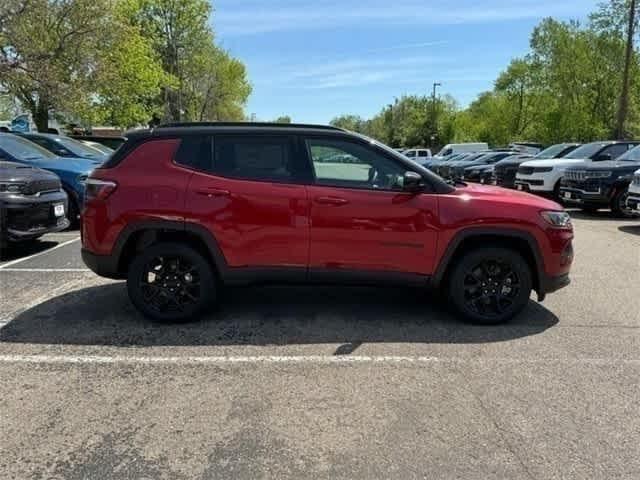 2024 Jeep Compass COMPASS LATITUDE 4X4