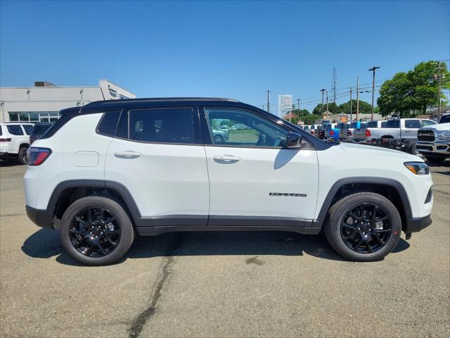 2024 Jeep Compass COMPASS LATITUDE 4X4