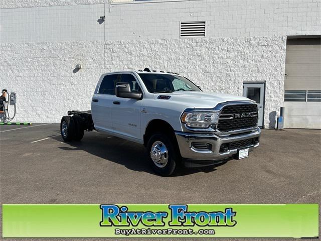 2024 RAM Ram 3500 Chassis Cab RAM 3500 SLT CREW CAB CHASSIS 4X4 60 CA