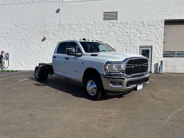 2024 RAM Ram 3500 Chassis Cab RAM 3500 SLT CREW CAB CHASSIS 4X4 60 CA