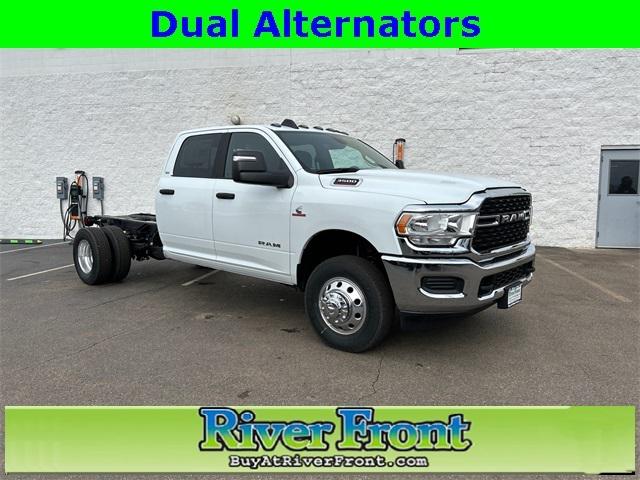 2024 RAM Ram 3500 Chassis Cab RAM 3500 SLT CREW CAB CHASSIS 4X4 60 CA