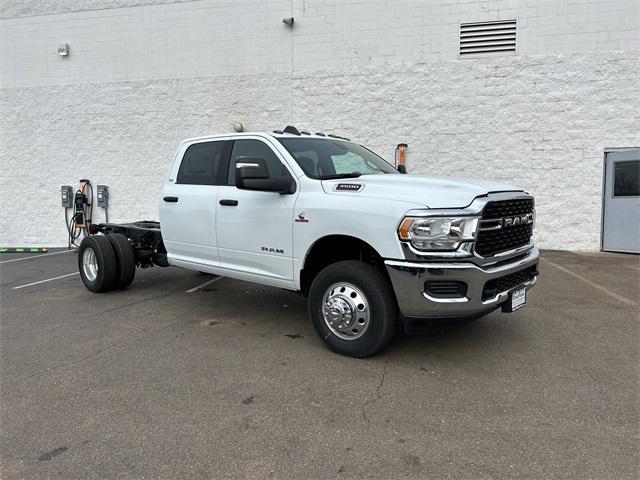 2024 RAM Ram 3500 Chassis Cab RAM 3500 SLT CREW CAB CHASSIS 4X4 60 CA