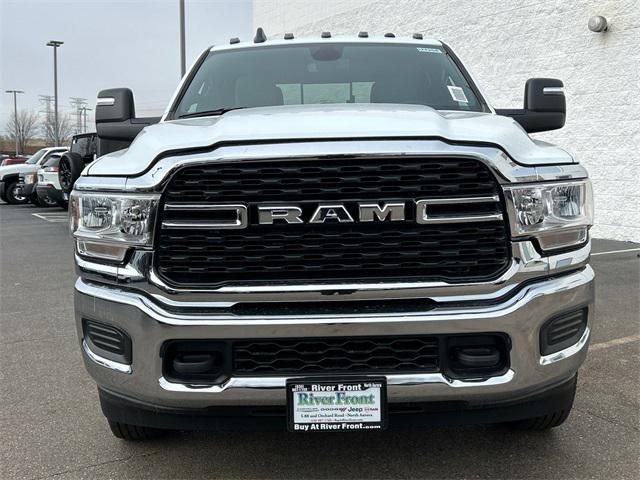 2024 RAM Ram 3500 Chassis Cab RAM 3500 SLT CREW CAB CHASSIS 4X4 60 CA