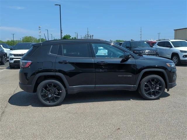 2024 Jeep Compass COMPASS LATITUDE 4X4