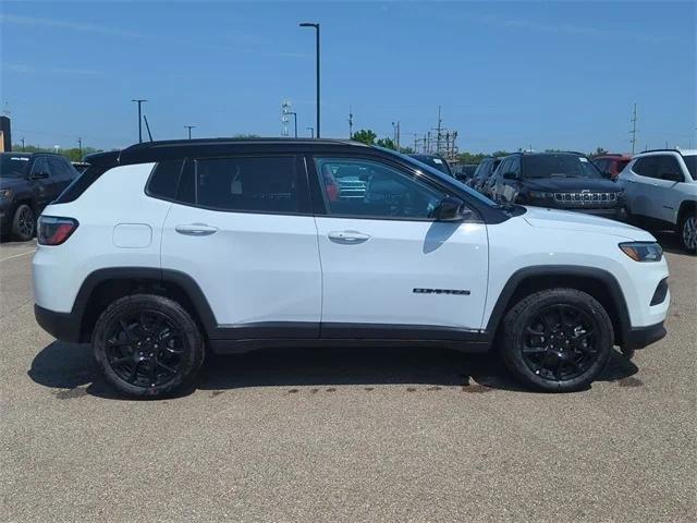 2024 Jeep Compass COMPASS LATITUDE 4X4