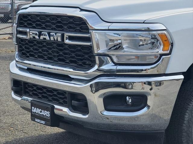 2024 RAM Ram 3500 Chassis Cab RAM 3500 TRADESMAN CREW CAB CHASSIS 4X4 60 CA