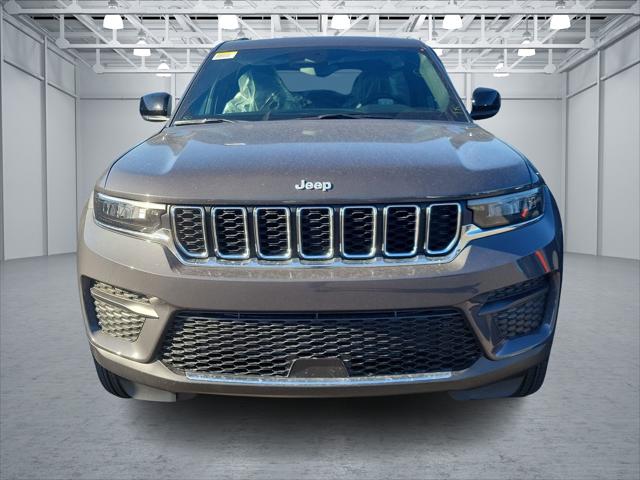 2024 Jeep Grand Cherokee GRAND CHEROKEE LAREDO X 4X4