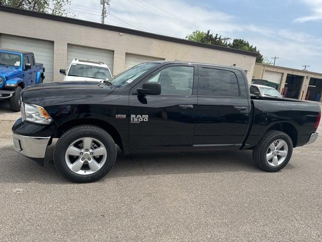 2024 RAM Ram 1500 Classic RAM 1500 CLASSIC TRADESMAN CREW CAB 4X4 57 BOX