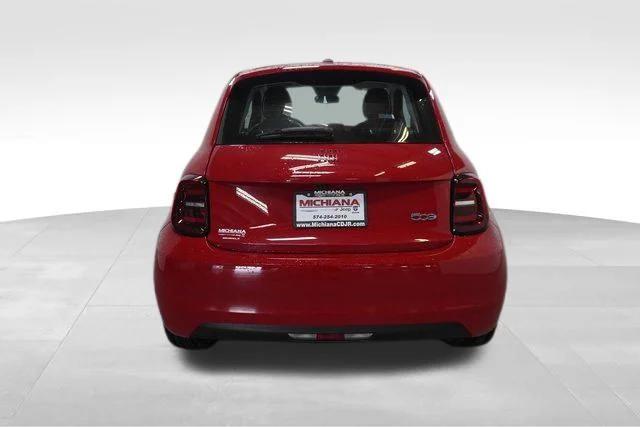 2024 Fiat FIAT 500e 500e INSPI(RED)