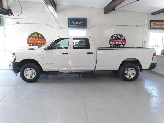 2022 RAM 3500 Tradesman Crew Cab 4x4 8 Box