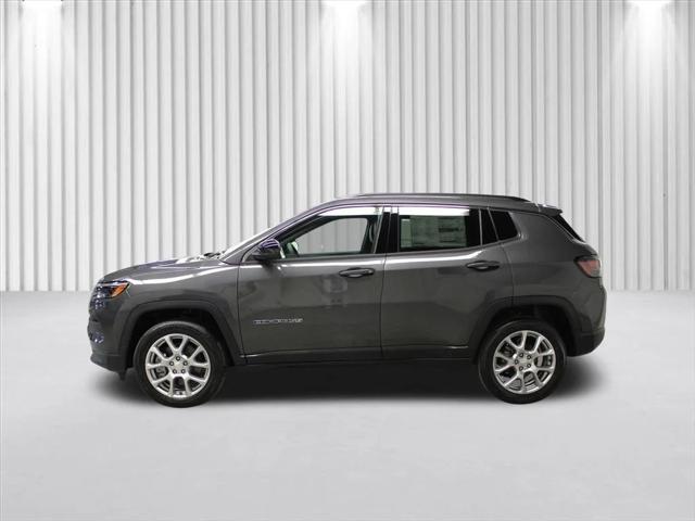 2024 Jeep Compass COMPASS LATITUDE LUX 4X4