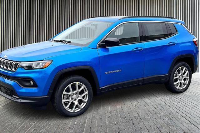 2024 Jeep Compass COMPASS LATITUDE LUX 4X4