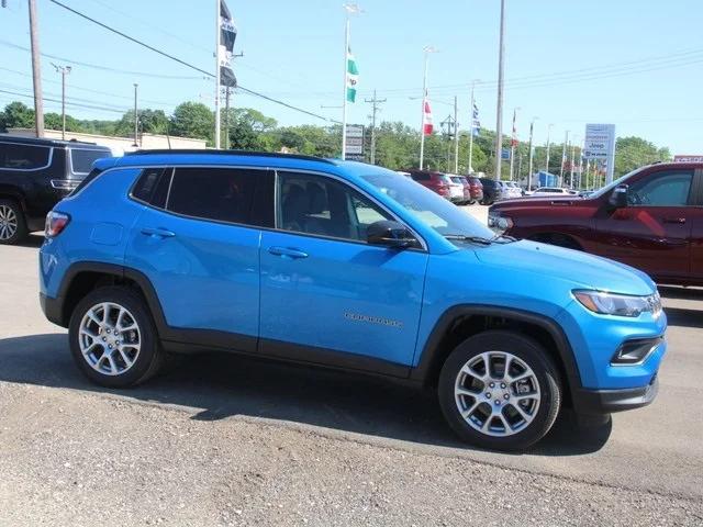 2024 Jeep Compass COMPASS LATITUDE LUX 4X4