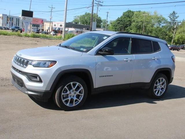 2024 Jeep Compass COMPASS LATITUDE LUX 4X4