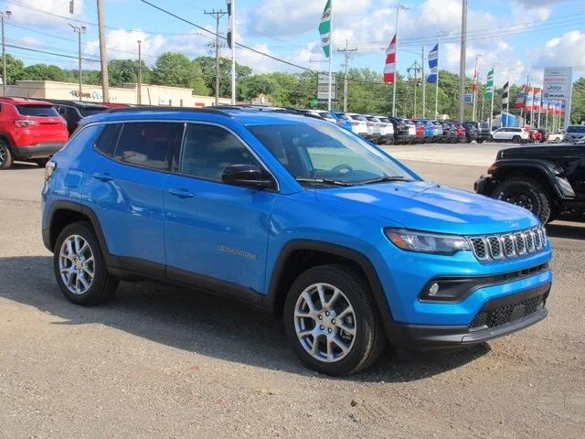 2024 Jeep Compass COMPASS LATITUDE LUX 4X4