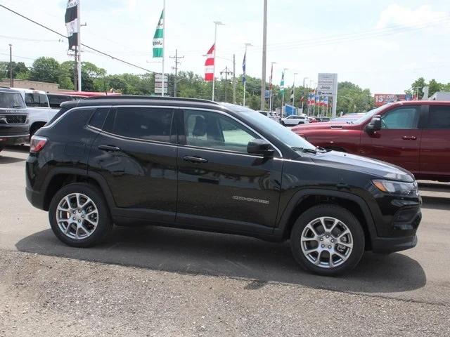 2024 Jeep Compass COMPASS LATITUDE LUX 4X4