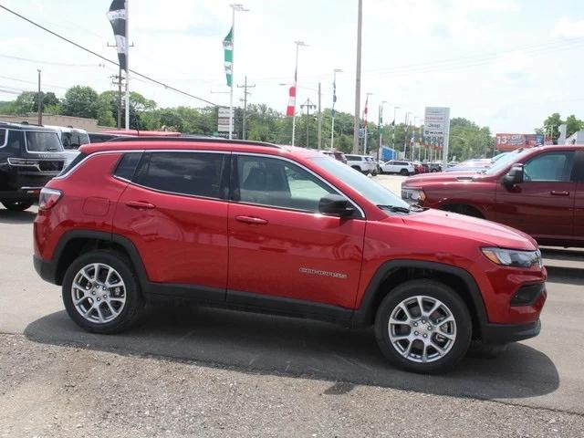 2024 Jeep Compass COMPASS LATITUDE LUX 4X4