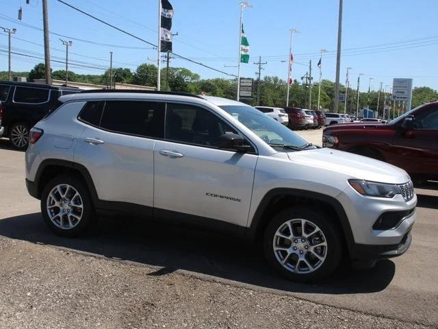 2024 Jeep Compass COMPASS LATITUDE LUX 4X4