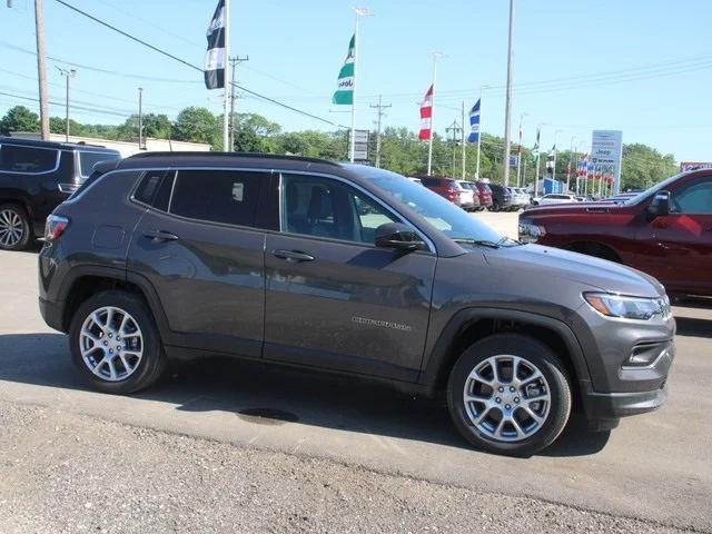 2024 Jeep Compass COMPASS LATITUDE LUX 4X4