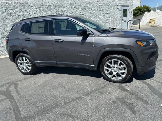 2024 Jeep Compass COMPASS LATITUDE LUX 4X4