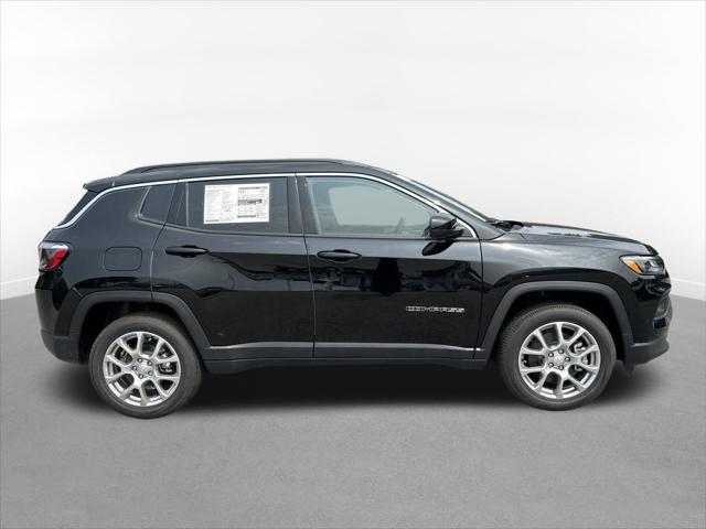 2024 Jeep Compass COMPASS LATITUDE LUX 4X4