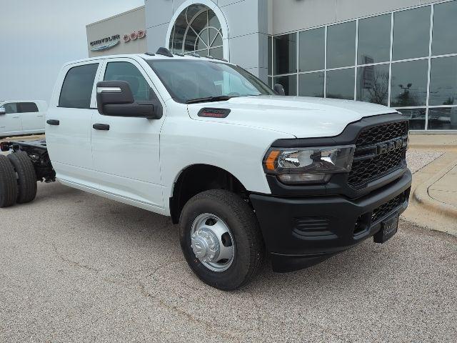 2024 RAM Ram 3500 Chassis Cab RAM 3500 TRADESMAN CREW CAB CHASSIS 4X4 60 CA